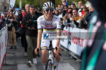 2024-10-12 - Tadej Pogačar, UAE Team Emirates - GIRO DI LOMBARDIA - STREET - CYCLING