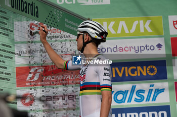 2024-10-12 - Tadej Pogačar, UAE Team Emirates - GIRO DI LOMBARDIA - STREET - CYCLING