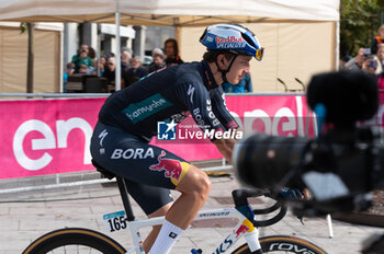 2024-10-12 - Florian Lipowitz, team Red Bull-Bora-Hansgrohe - GIRO DI LOMBARDIA - STREET - CYCLING