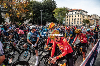 2024-10-12 - Cyclist in Bergamo before the start - GIRO DI LOMBARDIA - STREET - CYCLING