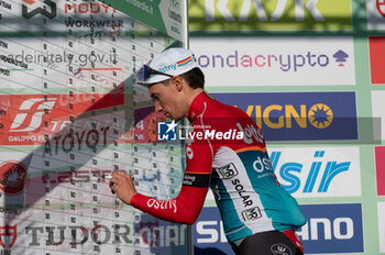 2024-10-12 - Sylvain Moniquet, team Lotto Dstny - GIRO DI LOMBARDIA - STREET - CYCLING