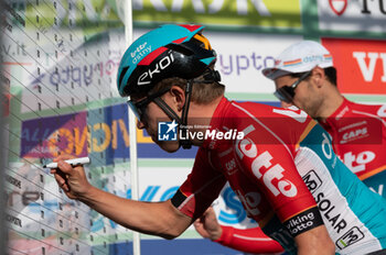 2024-10-12 - Johannes Adamietz, team Lotto Dstny - GIRO DI LOMBARDIA - STREET - CYCLING