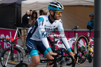 2024-10-12 - Damiano Caruso, team Bahrain Victorious - GIRO DI LOMBARDIA - STREET - CYCLING