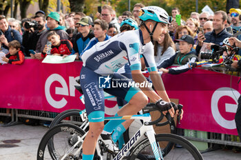 2024-10-12 - Edoardo Zambanini, team Bahrain Victorious - GIRO DI LOMBARDIA - STREET - CYCLING