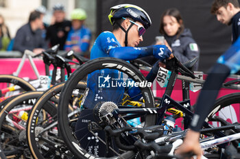 2024-10-12 - Einer Rubio, Movistar Team - GIRO DI LOMBARDIA - STREET - CYCLING