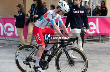 2024-10-12 - Davide De Cassan, Team Polti–Kometa - GIRO DI LOMBARDIA - STREET - CYCLING