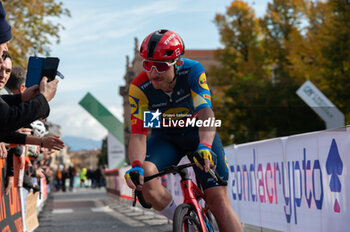 2024-10-12 - Simone Consonni, team Lidl-Trek - GIRO DI LOMBARDIA - STREET - CYCLING