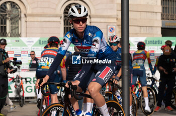 2024-10-12 - Gil Gelders, Soudal Quick-Step - GIRO DI LOMBARDIA - STREET - CYCLING