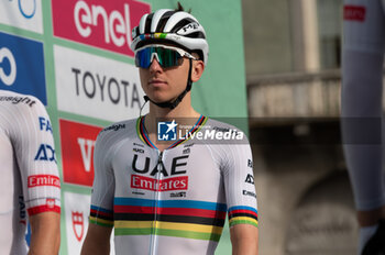 2024-10-12 - Tadej Pogačar, UAE Team Emirates - GIRO DI LOMBARDIA - STREET - CYCLING