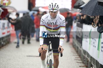 2024-10-08 - Tadej Pogačar, UAE Team Emirates at the departure from Busto Arsizio - TRE VALLI VARESINE - STREET - CYCLING