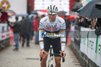 2024-10-08 - Tadej Pogačar, UAE Team Emirates at the departure from Busto Arsizio - TRE VALLI VARESINE - STREET - CYCLING