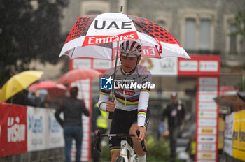 2024-10-08 - Tadej Pogačar, UAE Team Emirates - TRE VALLI VARESINE - STREET - CYCLING