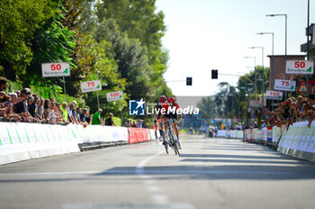 2024-09-11 - The arrivals for the winner. At the first place Champoussin Clement FRA (Arkea) - at the second place Michael Storer AUS (Tudor) - GIRO DELLA TOSCANA - STREET - CYCLING