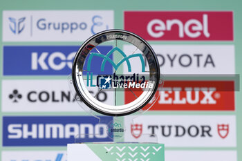 2024-10-12 - Il Lombardia 2024 - 118th Edition- Bergamo- Como, 252 km- Italy- Trophy -12-10-2024 - GIRO DI LOMBARDIA - STREET - CYCLING