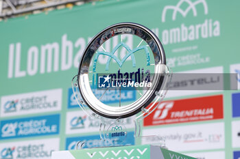 2024-10-12 - Il Lombardia 2024 - 118th Edition- Bergamo- Como, 252 km- Italy- Trophy - 12-10-2024 - GIRO DI LOMBARDIA - STREET - CYCLING