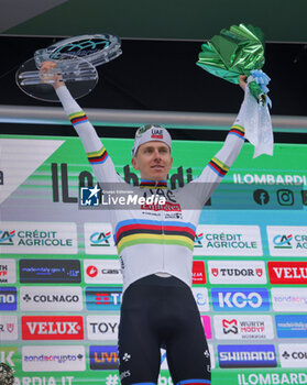 2024-10-12 - Il Lombardia 2024 - 118th Edition- Bergamo- Como, 252 km- Italy- Tadej Pogacar, Team Uae Emirates - 12-10-2024 - GIRO DI LOMBARDIA - STREET - CYCLING