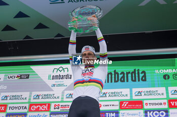 2024-10-12 - Il Lombardia 2024 - 118th Edition- Bergamo- Como, 252 km- Italy- Tadej Pogacar, Team Uae Emirates - 12-10-2024 - GIRO DI LOMBARDIA - STREET - CYCLING