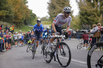 2024-10-12 - Il Lombardia 2024 - 118th Edition- Bergamo- Como, 252 km- Italy- Fisher Black, Team Uae Emirates - 12-10-2024 - GIRO DI LOMBARDIA - STREET - CYCLING