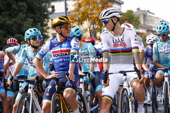 2024-10-12 - Il Lombardia 2024 - 118th Edition- Bergamo- Como, 252 km - Italy- 12-10-2024 - Remco Evenepoel - Tadej Pogacar - GIRO DI LOMBARDIA - STREET - CYCLING