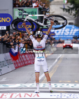 2024-10-12 - Il Lombardia 2024 - 118th Edition- Bergamo- Como, 252 km - Italy- 12-10-2024 - Tadej Pogacar - GIRO DI LOMBARDIA - STREET - CYCLING