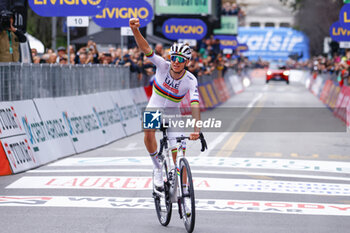 2024-10-12 - Il Lombardia 2024 - 118th Edition- Bergamo - Como, 252 km- Italy- 12-10-2024 - Tadej Pogacar - GIRO DI LOMBARDIA - STREET - CYCLING