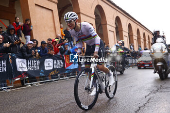 2024-10-05 - Giro dell’Emilia 2024 - 10t th Edition- Vignola- San luca, 216 km- Italy-Tadej Pogacar Team Uae Emirates - 05-10-2024 - GIRO DELL'EMILIA - STREET - CYCLING