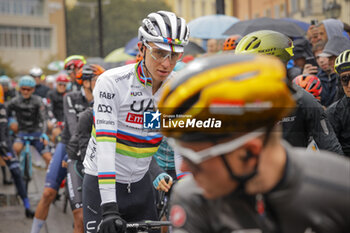 2024-10-05 - Giro dell’Emilia 2024 - 10t th Edition- Vignola- San luca, 216 km - Italy - 05-10-2024 - Tadej Pogacar - GIRO DELL'EMILIA - STREET - CYCLING