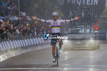 2024-10-05 - Giro dell’Emilia 2024 - 10t th Edition- Vignola- San luca, 216 km- Italy- 05-10-2024 - Tadej Pogacar - GIRO DELL'EMILIA - STREET - CYCLING