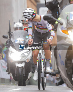 2024-10-05 - Giro dell’Emilia 2024 - 107 th Edition - Vignola- San luca, 216 km- Italy - 05-10-2024 - Tadej Pogacar on the San Luca Climb - GIRO DELL'EMILIA - STREET - CYCLING