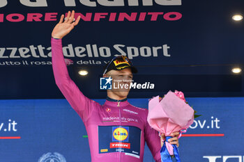 2024-05-12 - Jonathan Milan with Maglia Ciclamino after Tappa 9 - Avezzano-Napoli - Giro d'Italia 2024 - STAGE 9 - AVEZZANO-NAPOLI - GIRO D'ITALIA - CYCLING