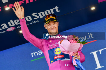 2024-05-12 - Jonathan Milan with Maglia Ciclamino after Tappa 9 - Avezzano-Napoli - Giro d'Italia 2024 - STAGE 9 - AVEZZANO-NAPOLI - GIRO D'ITALIA - CYCLING