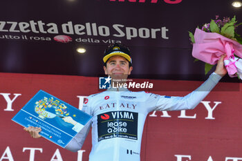 2024-05-12 - Cian Uijtderbroeks with Maglia Bianca after Tappa 9 - Avezzano-Napoli - Giro d'Italia 2024 - STAGE 9 - AVEZZANO-NAPOLI - GIRO D'ITALIA - CYCLING