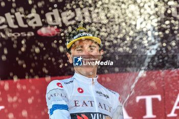 2024-05-12 - Cian Uijtderbroeks with Maglia Bianca after Tappa 9 - Avezzano-Napoli - Giro d'Italia 2024 - STAGE 9 - AVEZZANO-NAPOLI - GIRO D'ITALIA - CYCLING