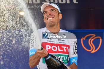 2024-05-12 - Mirco Maestri win the prize of Intergiro during Tappa 9 - Avezzano-Napoli - Giro d'Italia 2024 - STAGE 9 - AVEZZANO-NAPOLI - GIRO D'ITALIA - CYCLING