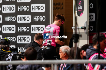 2024-05-14 - POGAČAR Tadej of UAE TEAM EMIRATES - STAGE 10 - POMPEI-CUSANO MUTRI - GIRO D'ITALIA - CYCLING