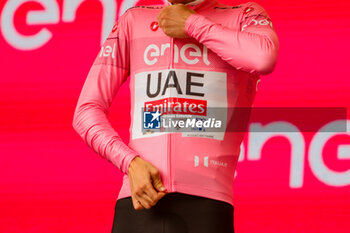 2024-05-14 - POGAČAR Tadej of UAE TEAM EMIRATES - STAGE 10 - POMPEI-CUSANO MUTRI - GIRO D'ITALIA - CYCLING