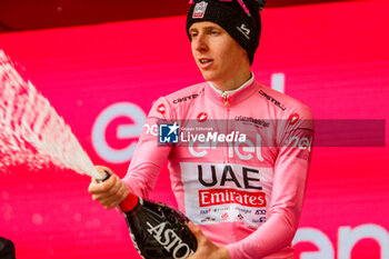 2024-05-14 - POGAČAR Tadej of UAE TEAM EMIRATES - STAGE 10 - POMPEI-CUSANO MUTRI - GIRO D'ITALIA - CYCLING