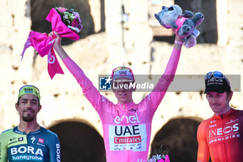 2024-05-26 - Podium with Geraint (Ineos), Martinez (Bora) and Tadej Pogacar (UAE Emirates) Maglia Rosa - Stage 21 Roma-Roma of Giro D'Italia 2024 - STAGE 21 - ROMA-ROMA - GIRO D'ITALIA - CYCLING