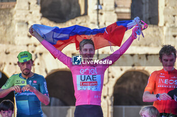 2024-05-26 - Podium with Geraint (Ineos), Martinez (Bora) and Tadej Pogacar (UAE Emirates) Maglia Rosa - Stage 21 Roma-Roma of Giro D'Italia 2024 - STAGE 21 - ROMA-ROMA - GIRO D'ITALIA - CYCLING