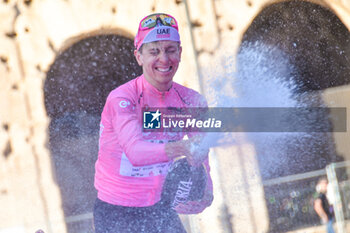 2024-05-26 - Tadej Pogacar is the new Maglia Rosa after Stage 21 Roma-Roma of Giro D'Italia 2024 - STAGE 21 - ROMA-ROMA - GIRO D'ITALIA - CYCLING