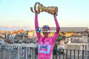 2024-05-26 - Tadej Pogacar with Trofeo Senza Fine of Giro D'Italia 2024 - STAGE 21 - ROMA-ROMA - GIRO D'ITALIA - CYCLING