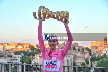 2024-05-26 - Tadej Pogacar with Trofeo Senza Fine of Giro D'Italia 2024 - STAGE 21 - ROMA-ROMA - GIRO D'ITALIA - CYCLING