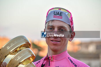 2024-05-26 - Tadej Pogacar with Trofeo Senza Fine of Giro D'Italia 2024 - STAGE 21 - ROMA-ROMA - GIRO D'ITALIA - CYCLING