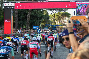 2024-05-26 - Moments of stage 21 of Giro D'Italia 2024 Roma-Roma - STAGE 21 - ROMA-ROMA - GIRO D'ITALIA - CYCLING