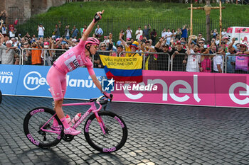 2024-05-26 - Moments of stage 21 of Giro D'Italia 2024 Roma-Roma - STAGE 21 - ROMA-ROMA - GIRO D'ITALIA - CYCLING