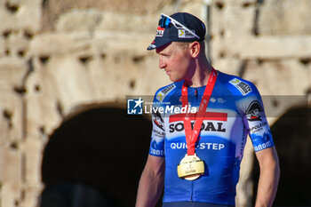 2024-05-26 - Tim Merlier of Quick Step win the stage 21 Roma-Roma of Giro D'Italia 2024 - STAGE 21 - ROMA-ROMA - GIRO D'ITALIA - CYCLING