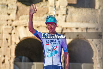 2024-05-26 - Antonio Tiberi of Bahrain Victoruis win the Maglia Bianca after stage 21 Roma-Roma of Giro D'Italia 2024 - STAGE 21 - ROMA-ROMA - GIRO D'ITALIA - CYCLING