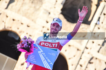 2024-05-26 - Andrea Pietrobon (Polti Kometa) with prize of Gran Premio Fuga - Stage 21 Roma-Roma of Giro D'Italia 2024 - STAGE 21 - ROMA-ROMA - GIRO D'ITALIA - CYCLING