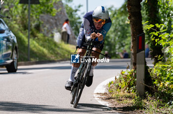 2024-05-18 - Simon Clarke, team Israel-Premier Tech - STAGE 14 - CASTIGLIONE DELLE STIVIERE-DESENZANO DEL GARDA - GIRO D'ITALIA - CYCLING