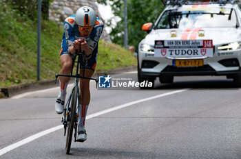 2024-05-18 - Julius van den Berg, Team DSM-Firmenich PostNL - STAGE 14 - CASTIGLIONE DELLE STIVIERE-DESENZANO DEL GARDA - GIRO D'ITALIA - CYCLING